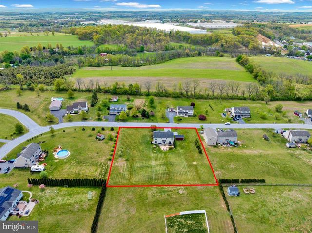 221 OVAL DR, Hamburg, PA 19526