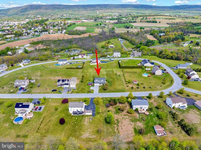 221 OVAL DR, Hamburg, PA 19526