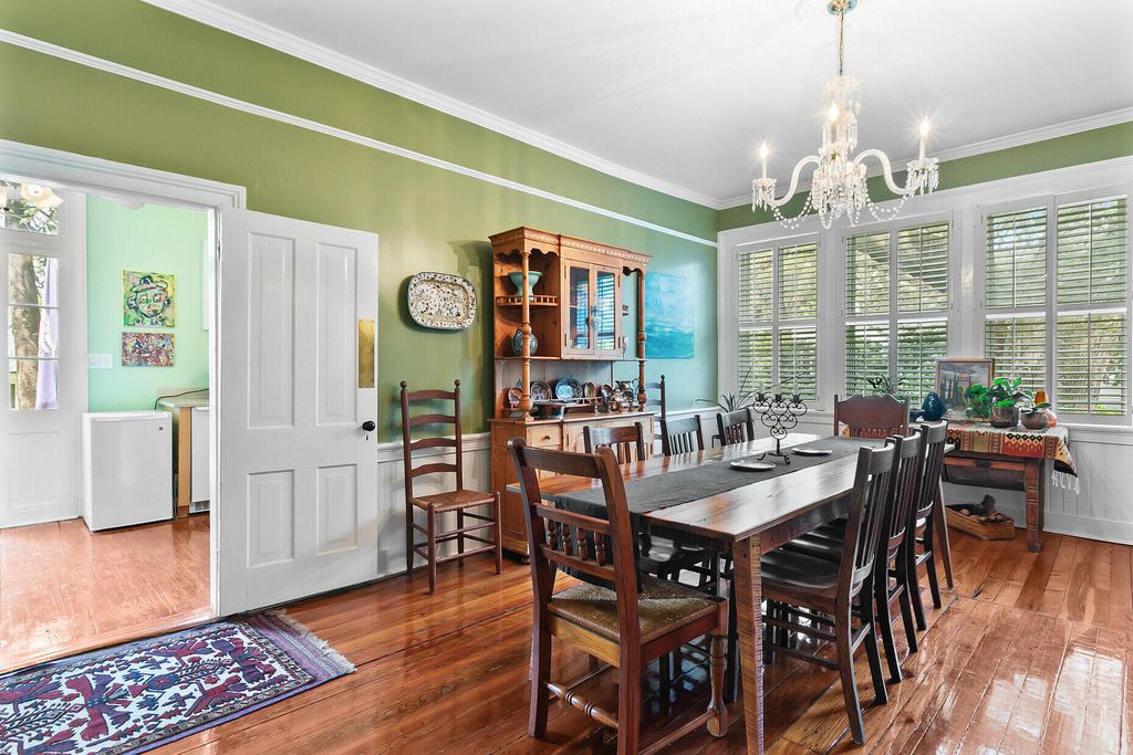 Image 14 of property listing at 516 Central Avenue, Summerville, SC 29483