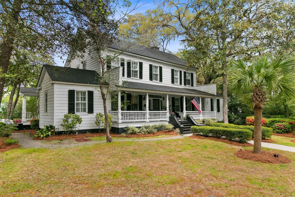 Image 2 of property listing at 516 Central Avenue, Summerville, SC 29483