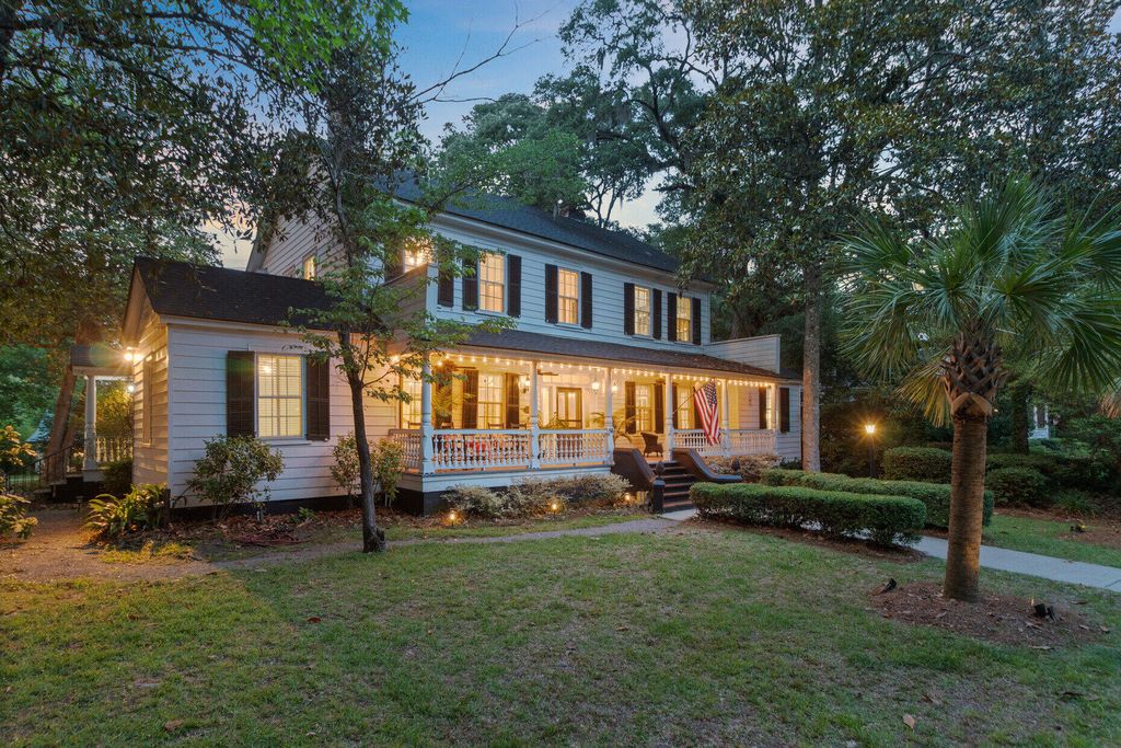 Image 3 of property listing at 516 Central Avenue, Summerville, SC 29483