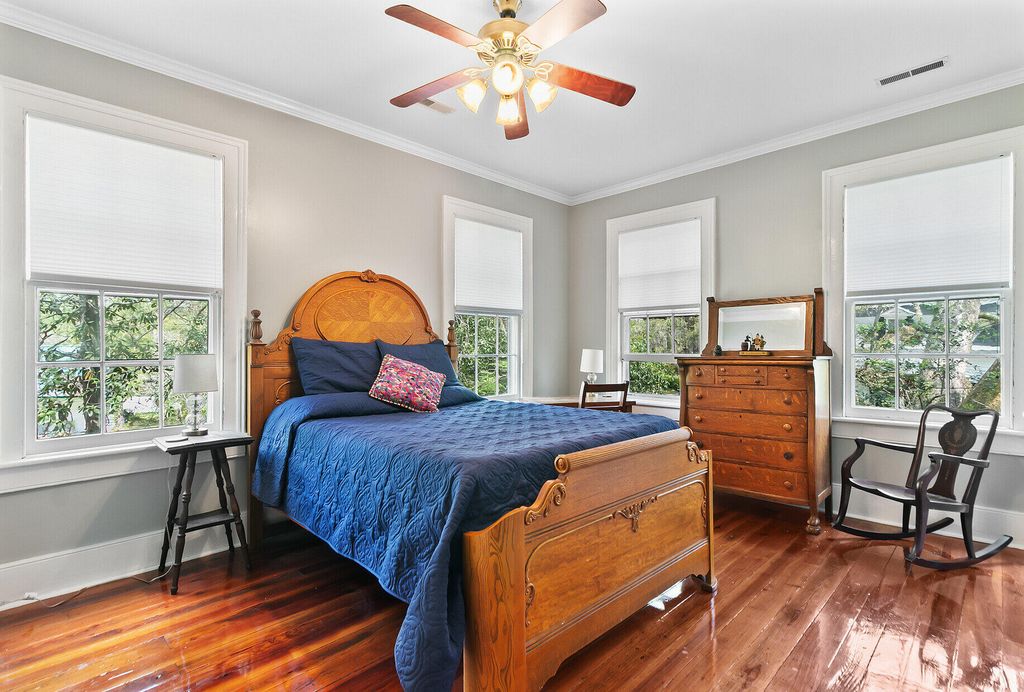 Image 36 of property listing at 516 Central Avenue, Summerville, SC 29483