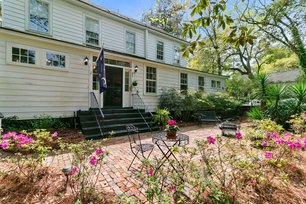 Image 42 of property listing at 516 Central Avenue, Summerville, SC 29483