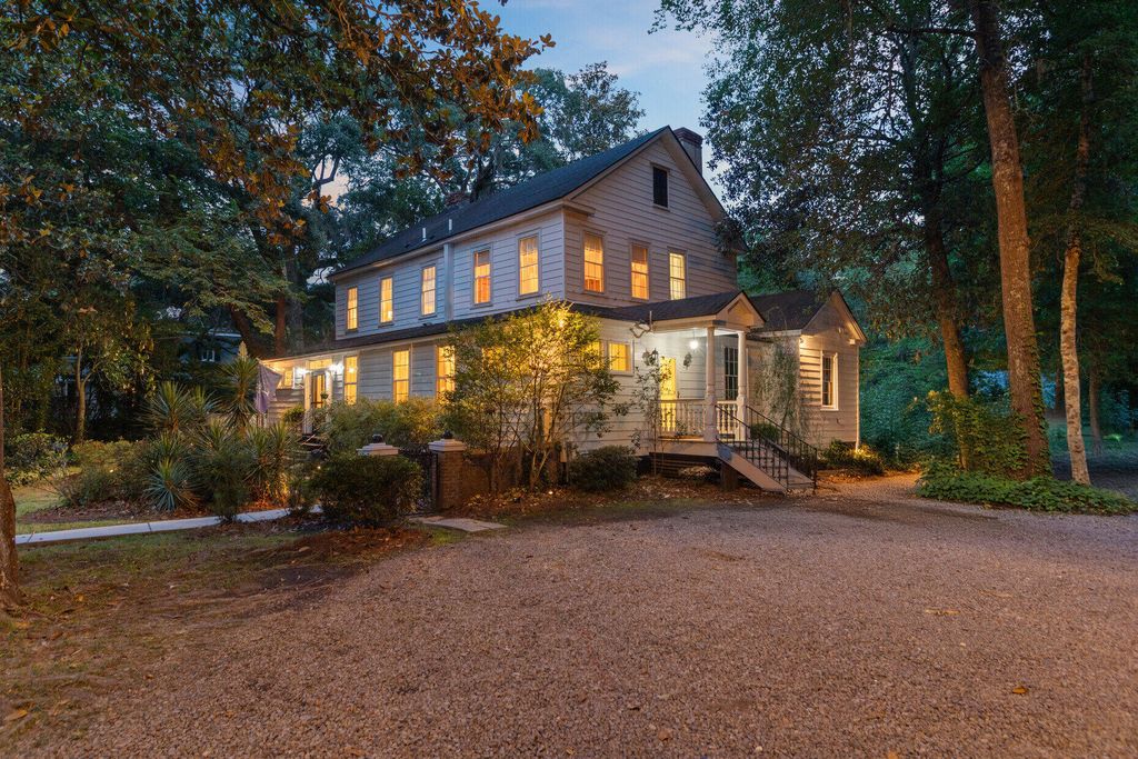 Image 44 of property listing at 516 Central Avenue, Summerville, SC 29483