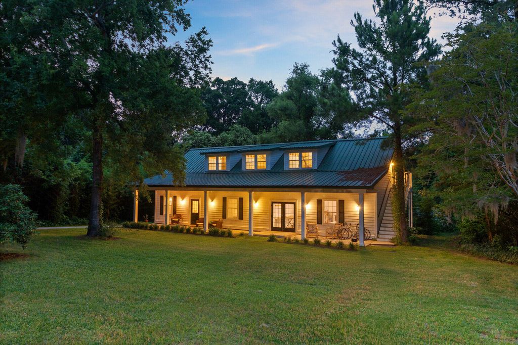 Image 47 of property listing at 516 Central Avenue, Summerville, SC 29483