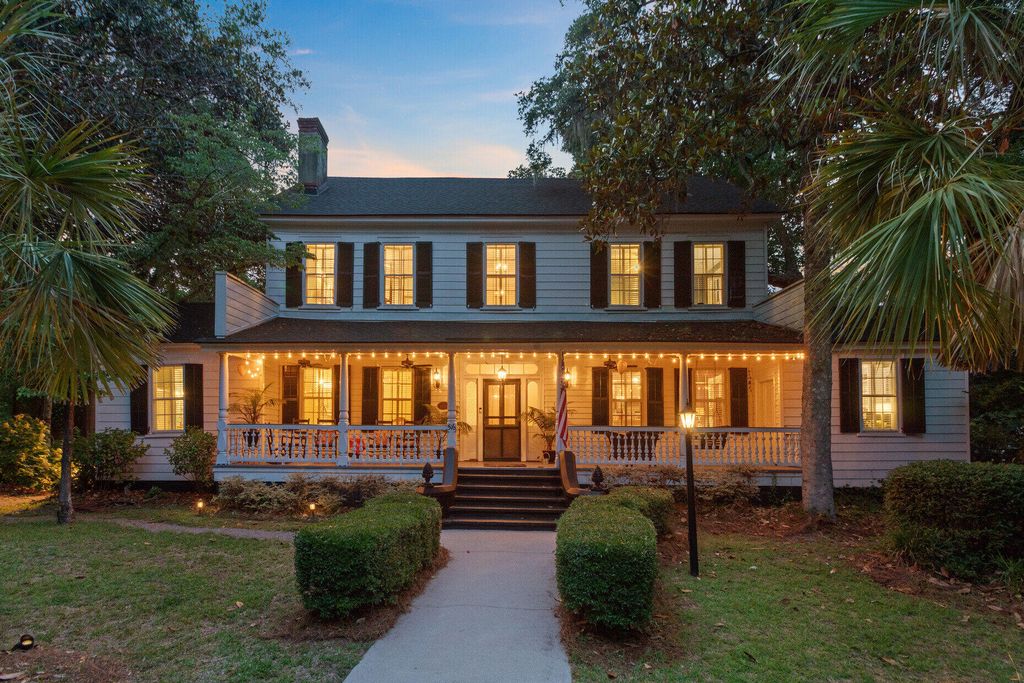 Image 5 of property listing at 516 Central Avenue, Summerville, SC 29483