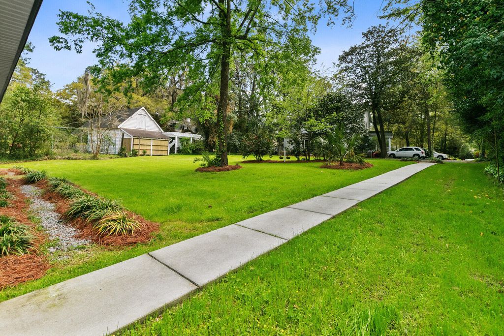 Image 50 of property listing at 516 Central Avenue, Summerville, SC 29483
