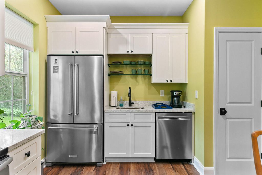 Image 55 of property listing at 516 Central Avenue, Summerville, SC 29483