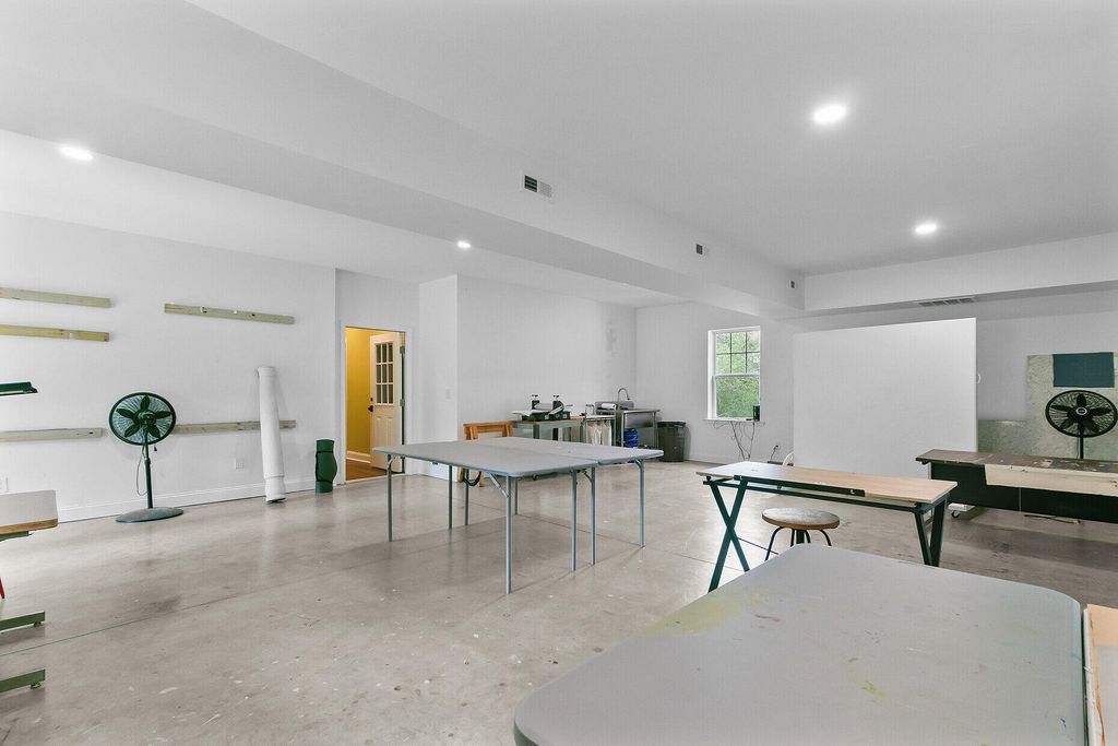 Image 63 of property listing at 516 Central Avenue, Summerville, SC 29483