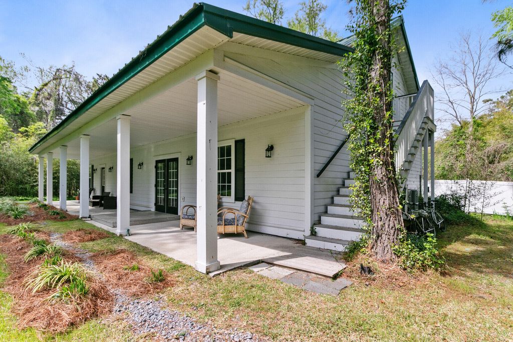 Image 70 of property listing at 516 Central Avenue, Summerville, SC 29483