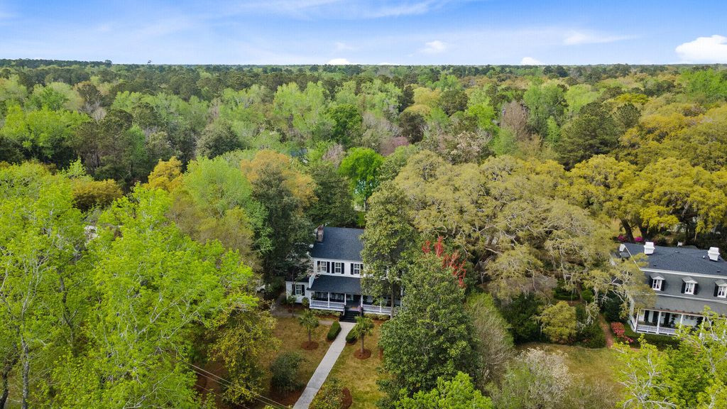 Image 76 of property listing at 516 Central Avenue, Summerville, SC 29483