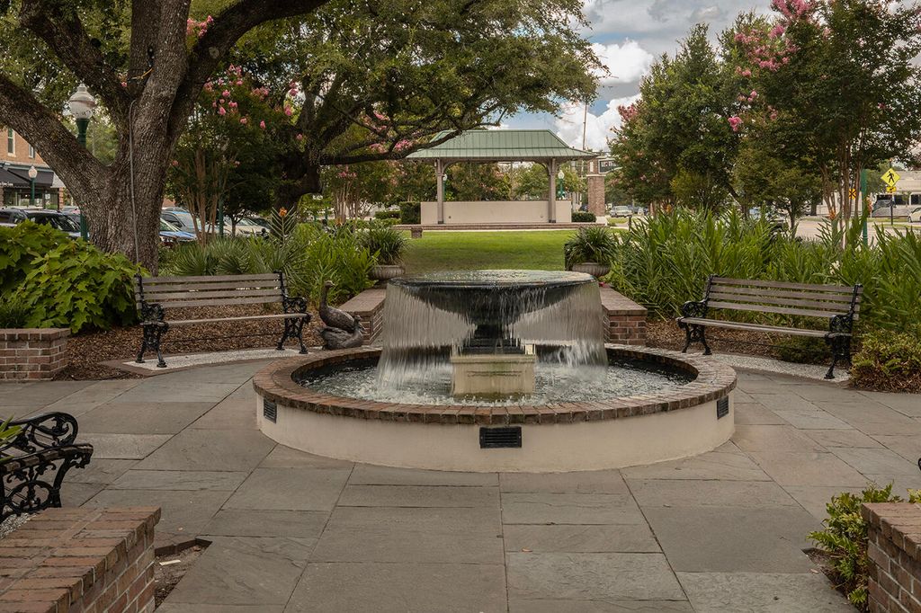 Image 83 of property listing at 516 Central Avenue, Summerville, SC 29483