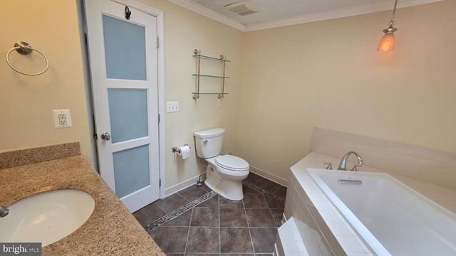 6638 GREENLEIGH LN, Alexandria, VA 22315