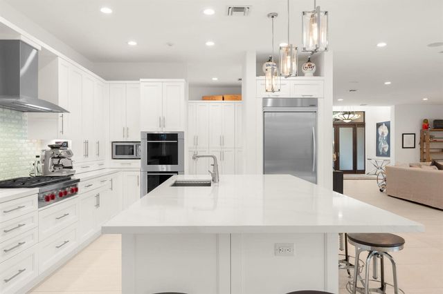 2517 NE 13TH Street, Fort Lauderdale, FL 33304