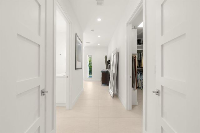 2517 NE 13TH Street, Fort Lauderdale, FL 33304