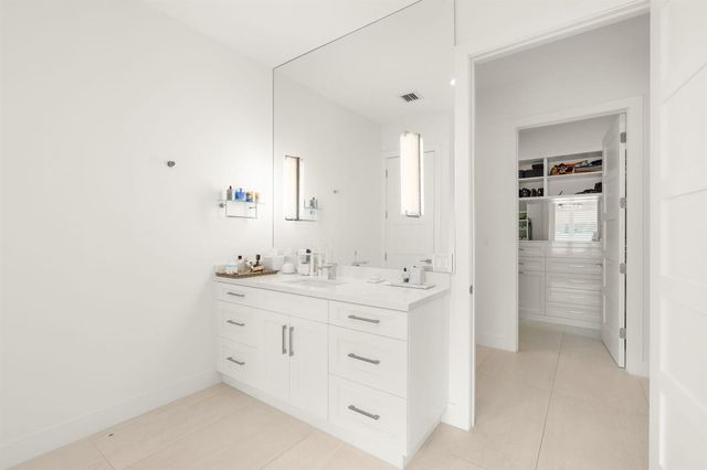 2517 NE 13TH Street, Fort Lauderdale, FL 33304