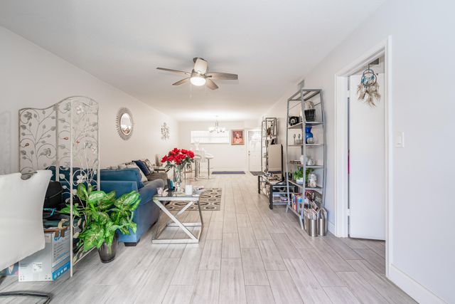 8911 S Hollybrook Boulevard 306, Pembroke Pines, FL 33025