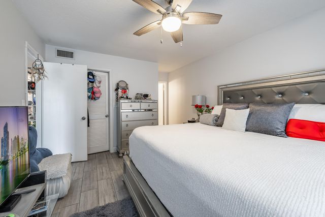8911 S Hollybrook Boulevard 306, Pembroke Pines, FL 33025