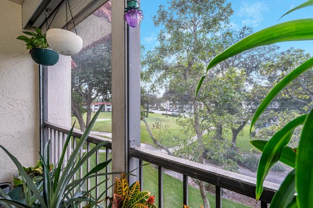 8911 S Hollybrook Boulevard 306, Pembroke Pines, FL 33025