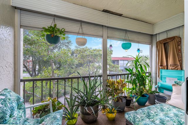 8911 S Hollybrook Boulevard 306, Pembroke Pines, FL 33025