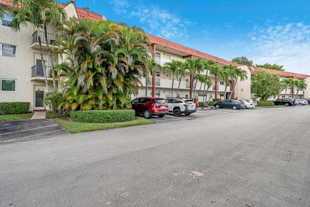 8911 S Hollybrook Boulevard 306, Pembroke Pines, FL 33025