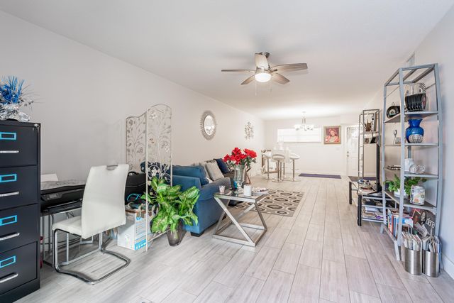 8911 S Hollybrook Boulevard 306, Pembroke Pines, FL 33025