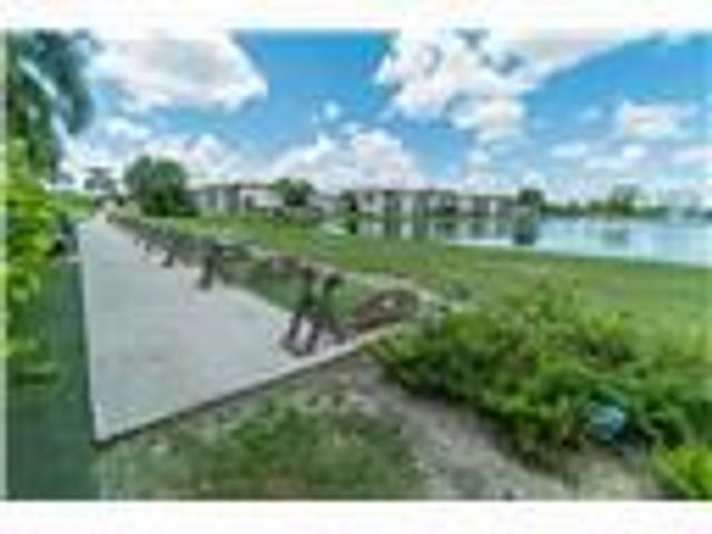 8911 S Hollybrook Boulevard 306, Pembroke Pines, FL 33025