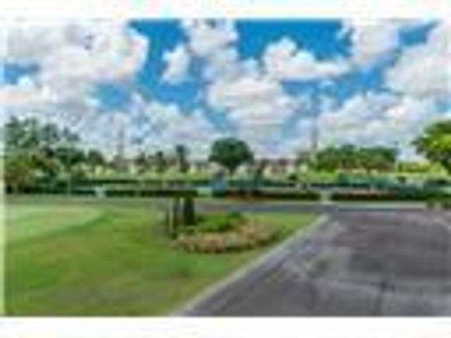 8911 S Hollybrook Boulevard 306, Pembroke Pines, FL 33025