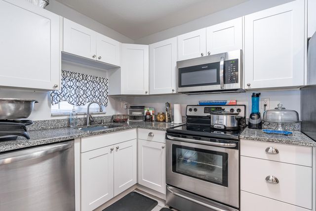 8911 S Hollybrook Boulevard 306, Pembroke Pines, FL 33025
