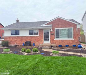 23148 Port Street, St Clair Shores, MI 48082