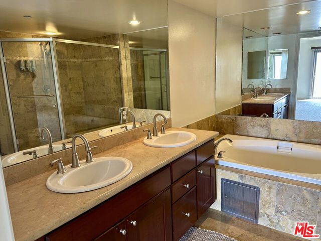 1621 Barry Avenue 302, Los Angeles, CA 90025