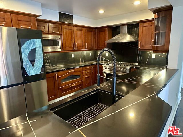 1621 Barry Avenue 302, Los Angeles, CA 90025
