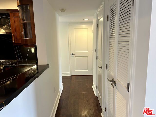 1621 Barry Avenue 302, Los Angeles, CA 90025