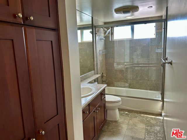 1621 Barry Avenue 302, Los Angeles, CA 90025
