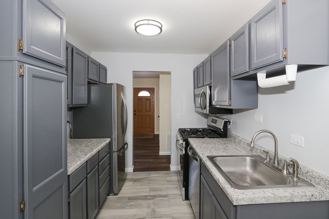 755 Cambridge Lane, Hoffman Estates, IL 60169