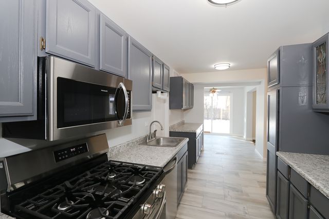 755 Cambridge Lane, Hoffman Estates, IL 60169