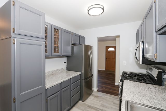 755 Cambridge Lane, Hoffman Estates, IL 60169