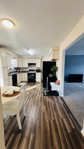 8650 Churchill Dr, Oak Grove, KY 42262