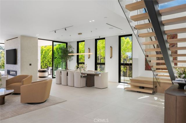 16988 Strawberry Drive, Encino, CA 91436