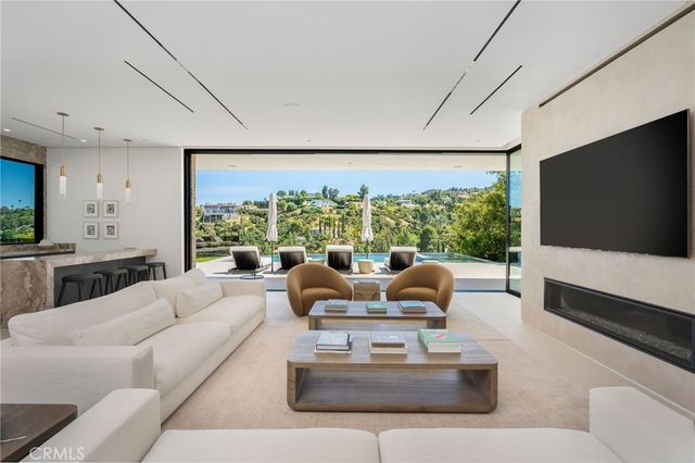 16988 Strawberry Drive, Encino, CA 91436