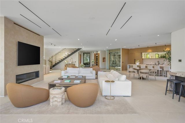 16988 Strawberry Drive, Encino, CA 91436