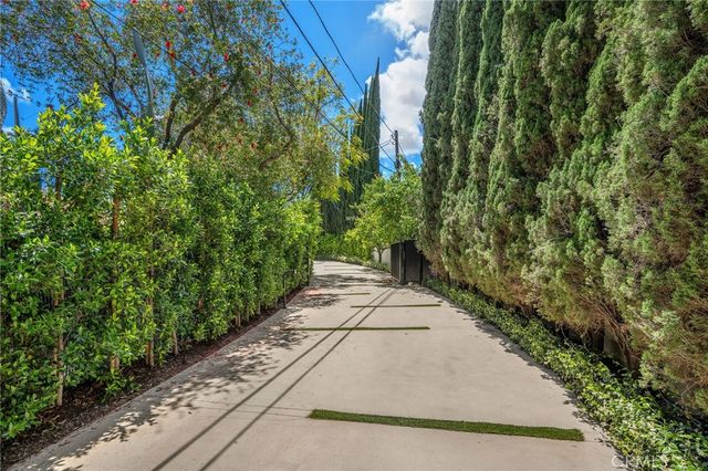 16988 Strawberry Drive, Encino, CA 91436