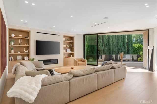16988 Strawberry Drive, Encino, CA 91436
