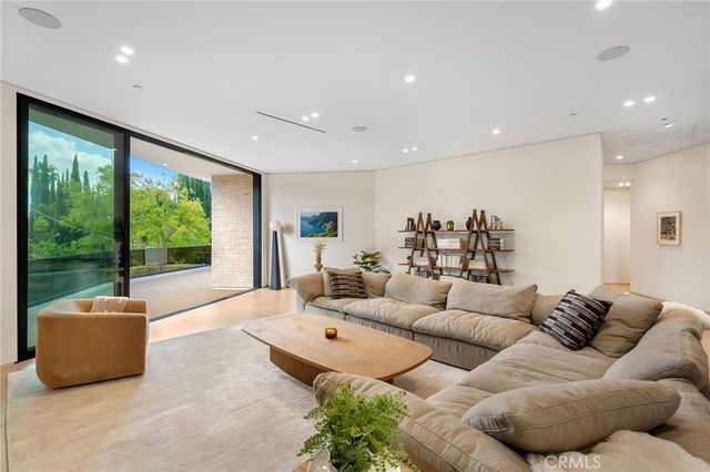 16988 Strawberry Drive, Encino, CA 91436