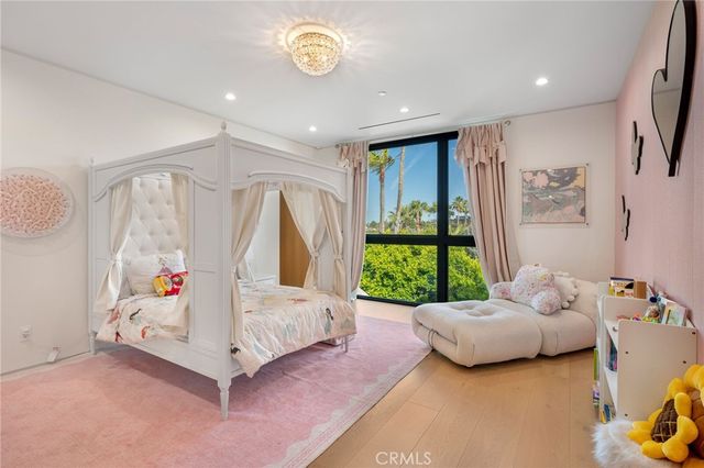 16988 Strawberry Drive, Encino, CA 91436
