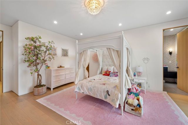 16988 Strawberry Drive, Encino, CA 91436