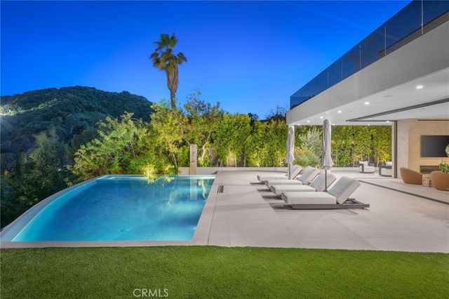 16988 Strawberry Drive, Encino, CA 91436