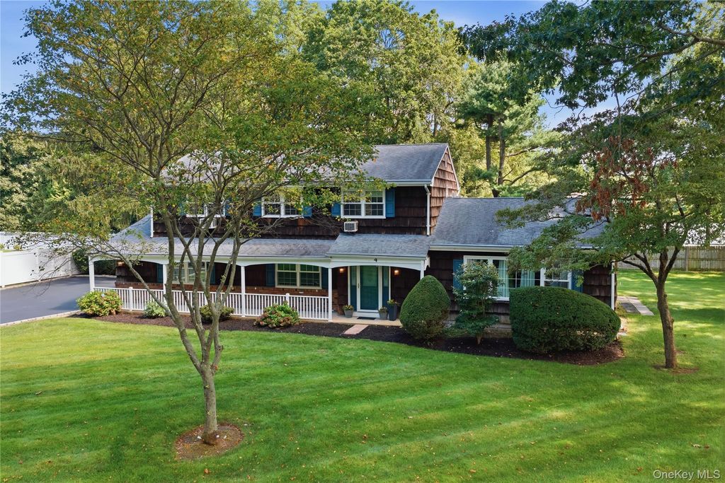 4 Farmington Court, Huntington Station, NY 11746 — exterior