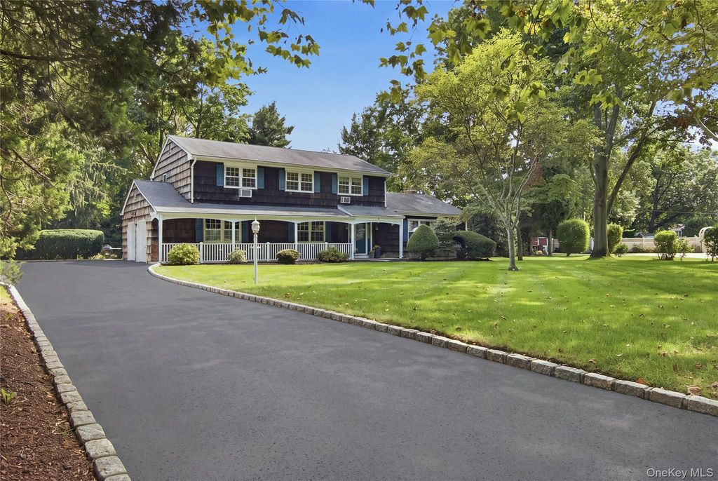 4 Farmington Court, Huntington Station, NY 11746 — photo 2