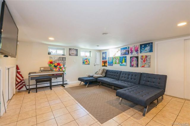 1040 Cedarhurst Street, North Woodmere, NY 11581